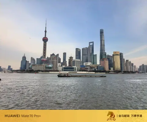 上海外滩与黄浦江两岸的景色10