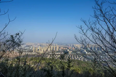 仁皇山上远眺湖城4