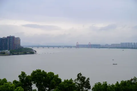 六和塔上远眺钱塘江景色6
