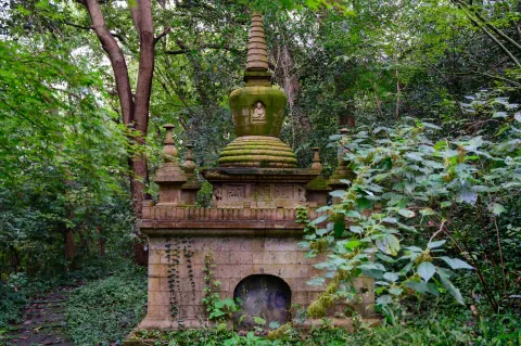 六和塔后山的‌中华古塔博览苑‌10