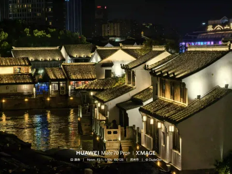 七里山塘外城河的夜景5