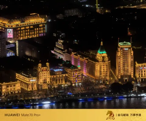 俯瞰夜晚黄浦江与外滩12