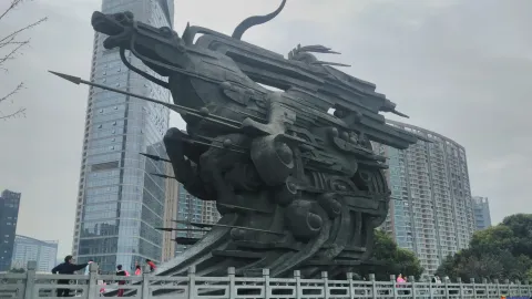 钱王射潮雕像
