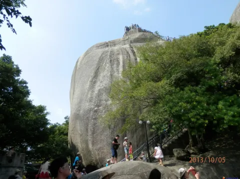 上日光岩最顶峰俯瞰鼓浪屿