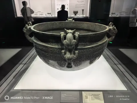 博物馆内展览的青铜器30